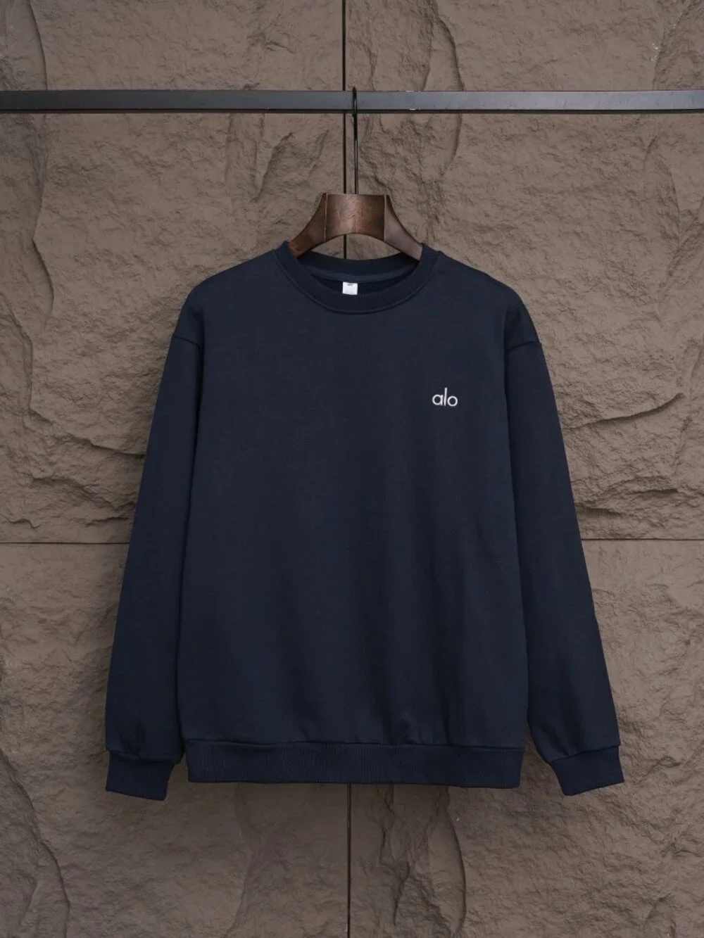 Alo Yoga Accolade Crew Neck Pullover Sweatshirt Blue